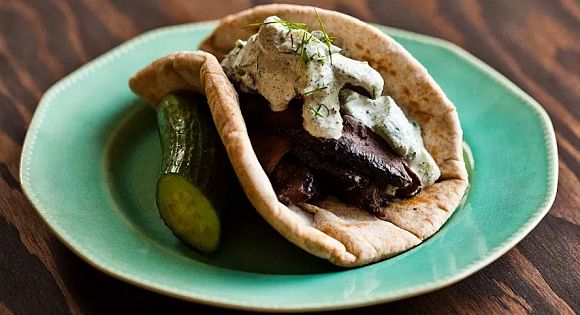 Gyros s konopným tzatziki